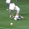 [Video] Ronaldo bị "đồ tể" Pepe dằn mặt ngay trong buổi tập đầu tiên