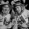 Ngày 31/7/1980, sau 1 tuần bay trên vũ trụ, 2 nhà du hành vũ trụ đã trở về trái đất an toàn. (Ảnh: Quang Thành/TTXVN)