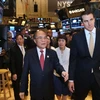 Chủ tịch Quốc hội Nguyễn Sinh Hùng thăm Thị trường chứng khoán New York. (Ảnh: TTXVN)