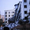 Một phần tòa nhà bị sập sau vụ nổ ở huyện Liễu Thành ngày 30/9. (Reuters/TTXVN)