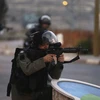 Binh sỹ Israel trấn áp người Palestine biểu tình bạo động tại Bet El, gần thành phố Ramallah ở Khu Bờ Tây ngày 4/10. (Reuters/TTXVN)