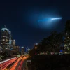 Vệt sáng bí ẩn xuất hiện trên bầu trời Los Angeles. (Nguồn: Newman Photos)