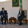 Ông Hoàng Bình Quân, Ủy viên Trung ương Đảng, Trưởng Ban Đối ngoại Trung ương tiếp kiến Phó Tổng thư ký Liên đoàn Arab Ahmed Bin Hali.(Ảnh: TTXVN)