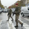 Cảnh sát Pháp tuần tra trên đại lộ Champs-Elysees ở Paris ngày 16/11. (Nguồn: AFP/TTXVN)
