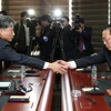 Các đại diện Hàn Quốc và Triều Tiên tại cuộc hội đàm ở Kaesong ngày 11/12. (Ảnh: AFP/ TTXVN)