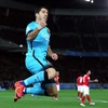 Suarez ăn mừng sau khi ghi ba bàn vào lưới Quảng Châu Evergrande. (Ảnh: Getty Images)