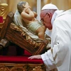 Giáo hoàng Francis cử hành lễ Giáng sinh tại Thánh đường St. Peter. (Ảnh: Reuters)
