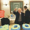 Bố già Procopio di Maggio và chiếc bánh sinh nhật 100 tuổi. (Nguồn: La Repubblica)