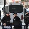 Cảnh sát Thổ Nhĩ Kỳ phong tỏa hiện trường vụ nổ bom tại Istanbul. (Ảnh: AFP/TTXVN)