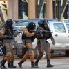 Lực lượng đặc nhiệm Burkina Faso rà soát quanh khu vực bị tấn công khủng bố. (Nguồn: AFP/TTXVN)