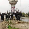 Lực lượng ủng hộ chính phủ Syria tại một chốt kiểm soát ở Sheikh Miskeen ngày 26/1, sau khi giành lại thành phố này từ phiến quân IS. (Ảnh: AFP/TTXVN)