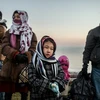 Người di cư Syria chờ để sang Hy Lạp sau khi bị cảnh sát Thổ Nhĩ Kỳ bắt giữ tại Canakkale, Thổ Nhĩ Kỳ ngày 27/1. (Ảnh: AFP/TTXVN)
