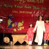 Trình diễn trang phục dân tộc trong Gala mừng Xuân Bính Thân 2006 tại Áo (Ảnh: Tâm Mai/Vietnam+)