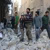 Khung cảnh thành phố Aleppo sau một trận không kích. (Nguồn: AFP/TTXVN)