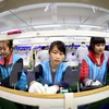 Công nhân làm việc tại nhà máy ở Rushan, tỉnh Sơn Đông, miền đông Trung Quốc. (Nguồn: THX/TTXVN)