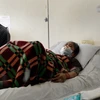 Điều trị cho bệnh nhân nhiễm cúm A/H1N1 tại Ấn Độ. (Ảnh: AFP/TTXVN)