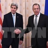 Ngoại trưởng Mỹ John Kerry (trái) và Ngoại trưởng Nga Sergei Lavrov trước cuộc gặp song phương tại Moskva (Nga) ngày 15/12/2015. (Ảnh: AFP/TTXVN)