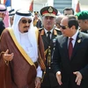Tổng thống Ai Cập Abdel Fattah al-Sisi đón tiếp Quốc vương Salman của Saudi Arabia. (Ảnh: Reuters)