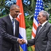 Chủ tịch Cuba Raul Castro (phải) đã có cuộc hội đàm với Tổng thống Mỹ Barack Obama (trái) tại Cung điện Cách mạng ở thủ đô La Habana. (Ảnh: AFP/TTXVN)