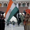 Buổi lễ chào cờ hai nước Pakistan-Ấn Độ tại biên giới hai nước. (Nguồn: AFP)