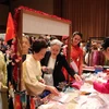Gian hàng của Việt Nam đã thu hút được sự chú ý của rất nhiều khách tham gia hội chợ. (Ảnh: Nguyễn Tuyến/Vietnam+)