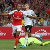 Theo Walcott mở đầu cho chiến thắng của Arsenal. (Nguồn: Reuters)