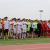 Các đội tham dự giải bóng đá gây quỹ từ thiện. (Ảnh: Phạm Duy/Vietnam+)