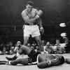 Muhammad Ali đánh bai Sonny Liston hồi năm 1965. (Nguồn: AP)
