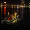 Trắng đêm tìm nạn nhân vụ chìm tàu trên sông Hàn ở Đà Nẵng