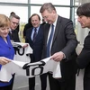 Thủ tướng Đức Merkel luôn dành sự quan tâm đặc biệt đến đội tuyển Đức. (Nguồn: dfb.de)
