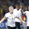 Bastian Schweinsteiger ghi bàn ấn định chiến thắng cho tuyển Đức.