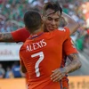 Vargas và Sanchez đua nhau hủy diệt Mexico. (Nguồn: Getty Images)