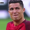 Ronaldo khóc vì chấn thương. 