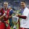 Ronaldo và Pepe có tên trong đội hình tiêu biểu EURO 2016. (Nguồn: AP)
