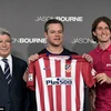 Matt Damon đã khiến nhiều người bất ngờ khi xuất hiện cùng chiếc áo của Atletico.