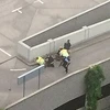 Cảnh sát vây bắt những kẻ xả súng. (Nguồn: DM)