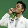 Sinphet Kruaithong giành huy chương đồng môn cử tạ hạng 56kg. (Nguồn: Reuters)