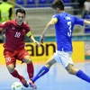 Bảo Quân (áo đỏ) góp công không nhỏ đưa tuyển Futsal Việt Nam vào vòng 1/8.