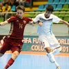 Futsal Việt Nam (áo trắng) dừng bước sau trận thua Nga. (Nguồn: Getty Images)