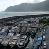 Neo đậu tàu thuyền tránh bão tại cảng Dasi, Nghi Lan, Đài Loan ngày 26/9. (Nguồn: AFP/TTXVN)
