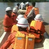 Lực lượng cứu hộ tìm kiếm người gặp nạn trên sông Chindwin. (Nguồn: AFP)