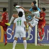 U19 Việt Nam (áo đỏ) kiên cường trước U19 Iraq. (Nguồn: AFC)