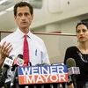Việc mở lại cuộc điều tra bê bối email này được thúc đẩy bởi các thanh tra đang điều tra vụ nhắn tin sex giữa Anthony Weiner và một cô gái 15 tuổi. (Nguồn: AP)