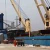 Hàng hóa xuất nhập khẩu qua cảng Cửa Lò (Nghệ An). (Ảnh: Thanh Tùng/TTXVN)