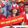 Nữ cổ động viên xinh đẹp Việt Nam trên khán đài sân Mỹ Đình.(Ảnh: Minh Chiến/Vietnam+)