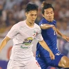 U21 Hoàng Anh Gia Lai (áo trắng) sẽ theo chân U21 Thái Lan vào bán kết? (Ảnh: Quang Nhựt/TTXVN)