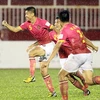 Cận cảnh hậu vệ Sài Gòn FC lập siêu phẩm khó tin từ giữa sân