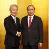 Thủ tướng Nguyễn Xuân Phúc và Chủ tịch Liên đoàn kinh tế Nhật Bản Sadayuki Sakakibara. (Ảnh: Thống Nhất/TTXVN)