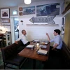 Ông Barack Obama và ông Justin Trudeau ăn tối cùng nhau. (Nguồn: Reuters)