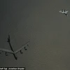 Máy bay Su-27 của Nga chặn B-52 của Mỹ. (Nguồn: Daily Mail)
